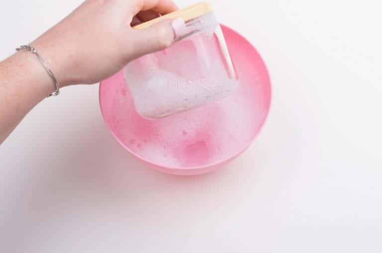 Как убрать наклейку или этикетку с пластика без следа: лайфхаки для разных поверхностей