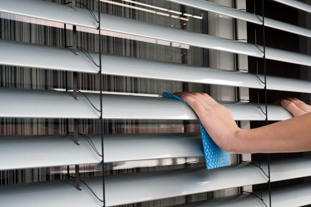 17 способов, как быстро помыть горизонтальные и вертикальные жалюзи