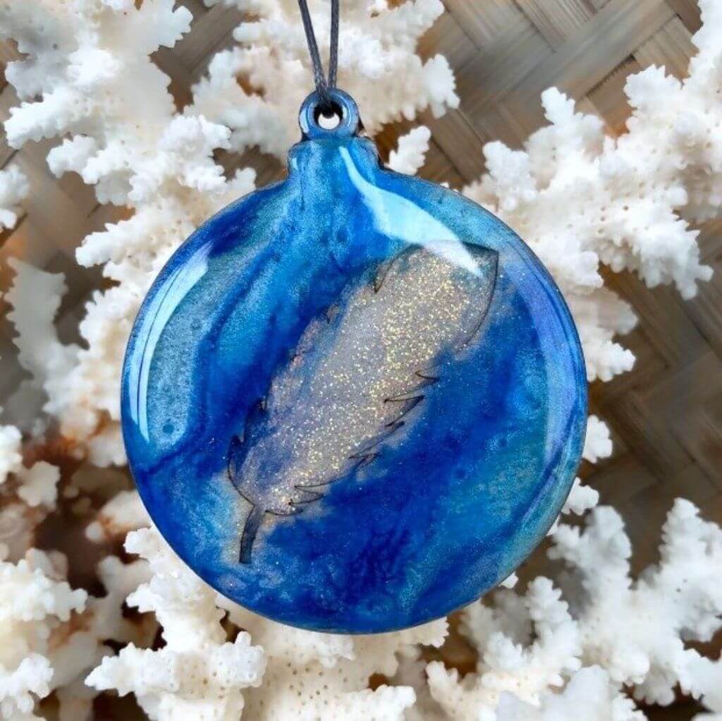 Новогодние игрушки из эпоксидной смолы своими руками