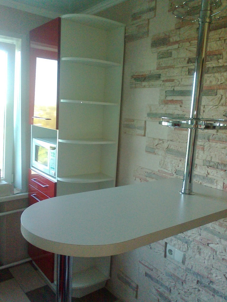 «Моя красно-белая мечта» — знакомимся с дизайном кухни читательницы Александры