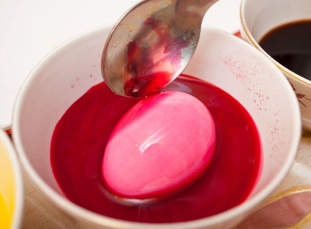 60 идей, как покрасить яйца на Пасху интересно и красиво своими руками с «химией» и без