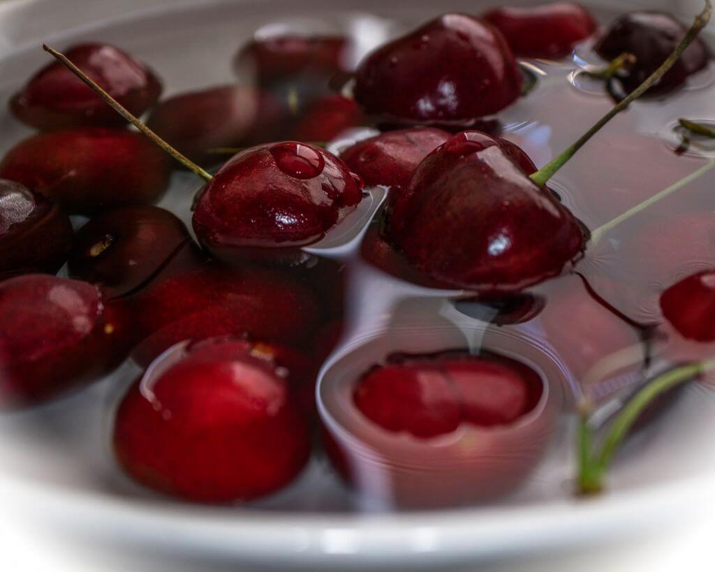 Как правильно мыть черешню от червяков перед едой с рынка