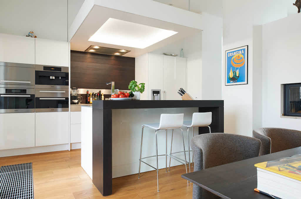 Дизайн кухни с барной стойкой: советы по оформлению и фото-примеры