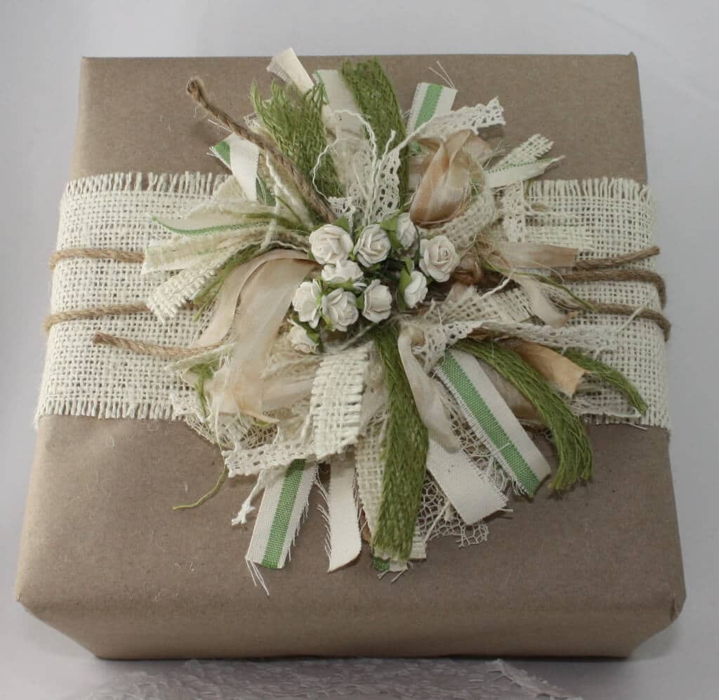 Как упаковать и оформить подарок на 8 марта своими руками, 47 идей с фото