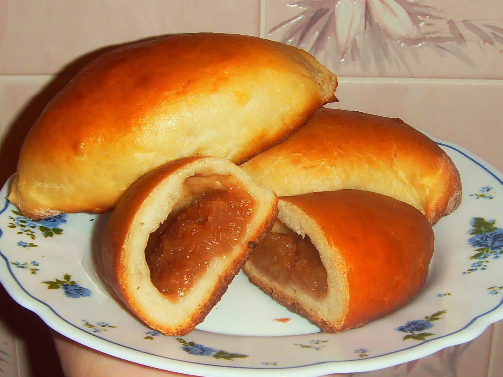 Что делать, чтобы начинка не вытекала из пирожков: 5 секретов