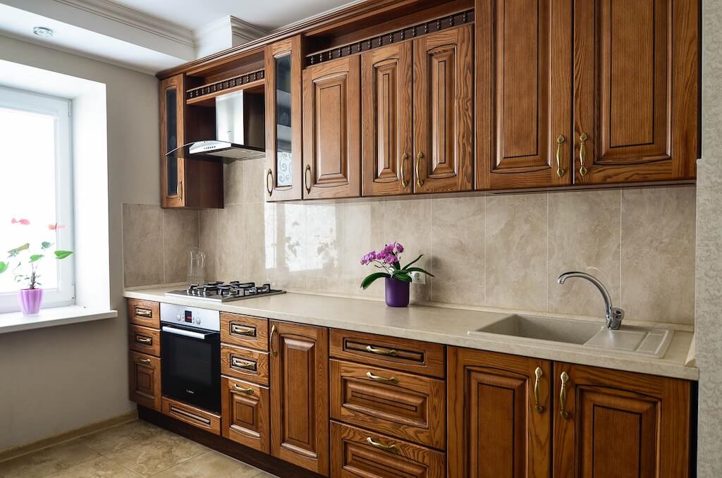 Деревянная кухня из массива в современном стиле: 135 фото-идей мебели, отделки и декора