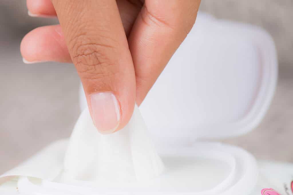 Влажные салфетки — неожиданный помощник при уборке кухни. Вытерли и выбросили