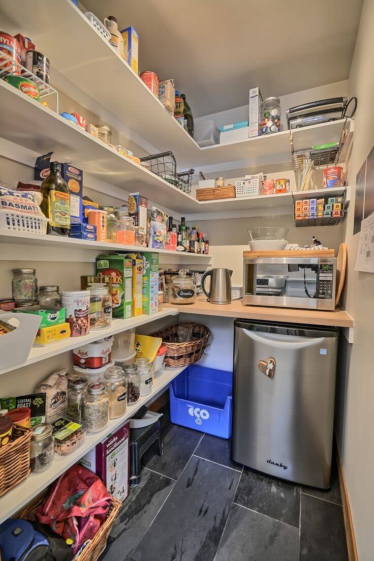 Встроенный холодильник в интерьере кухни и других комнат (+50 фото)