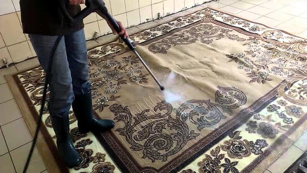 Как в домашних условиях почистить ковер (палас): лучшие подручные средства