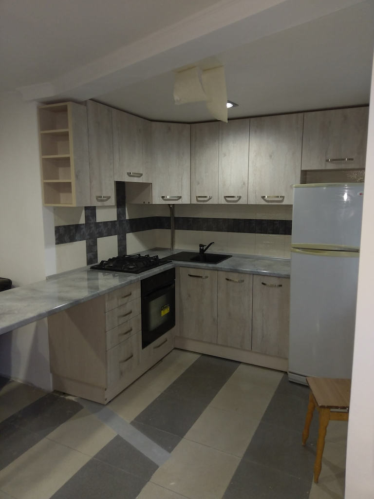 «Строгие линии, четкая геометрия, нейтральные цвета — моя кухня безупречна»