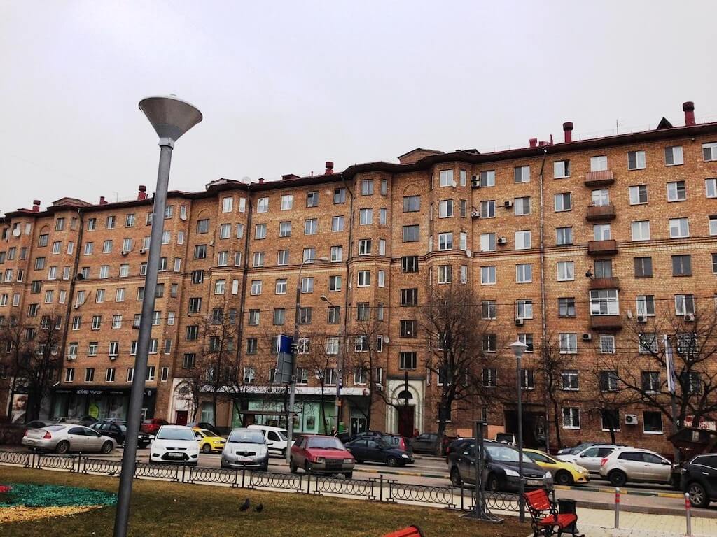 Можно ли в несущей стене вырезать арку: как это сделать и согласовать?