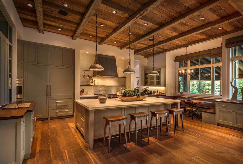 Кухня в стиле шале в загородном доме и квартире