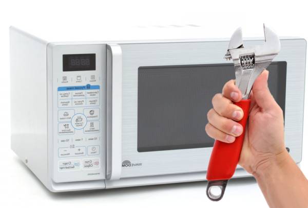 Микроволновка работает, но не греет: причины и пути решения