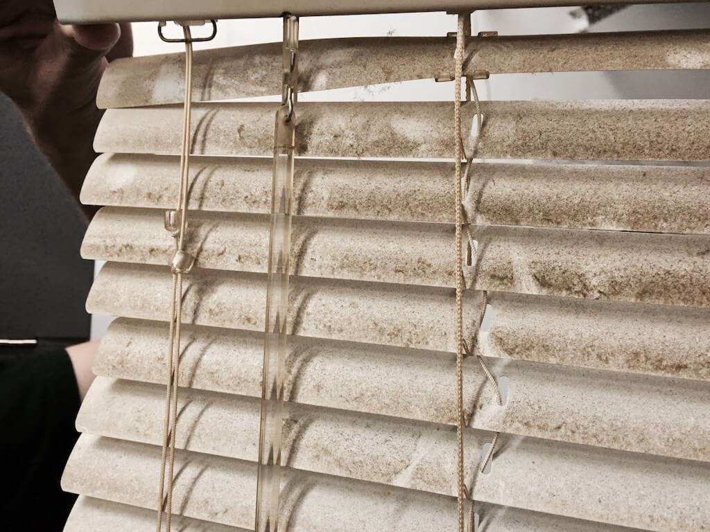 17 способов, как быстро помыть горизонтальные и вертикальные жалюзи