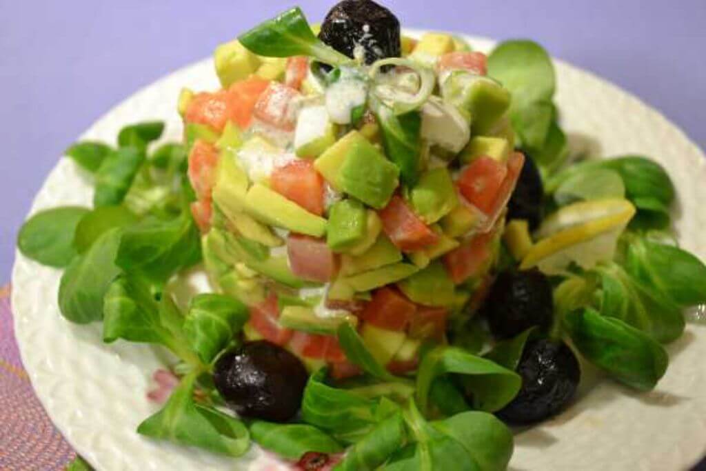 С чем сочетается авокадо в салатах: простые и вкусные рецепты с фото пошагово