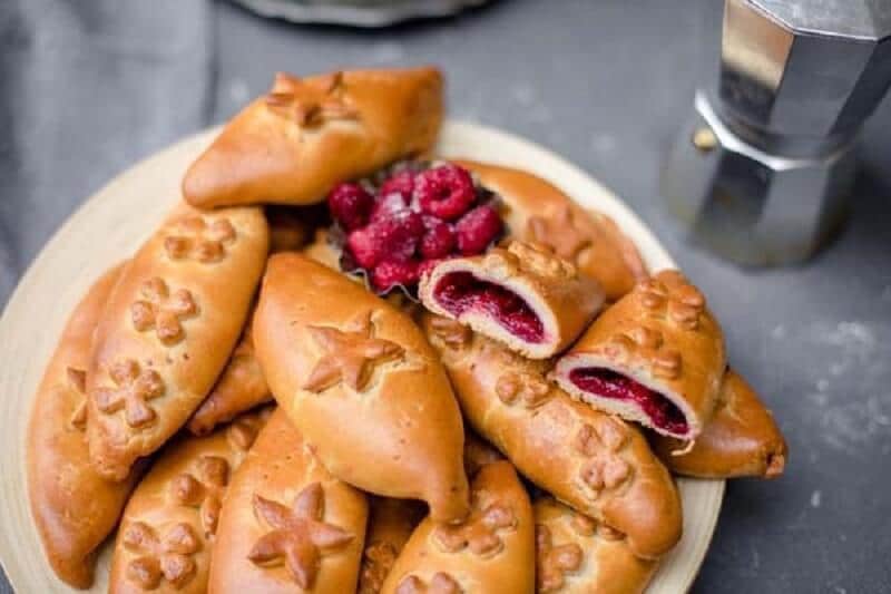 Что делать, чтобы начинка не вытекала из пирожков: 5 секретов