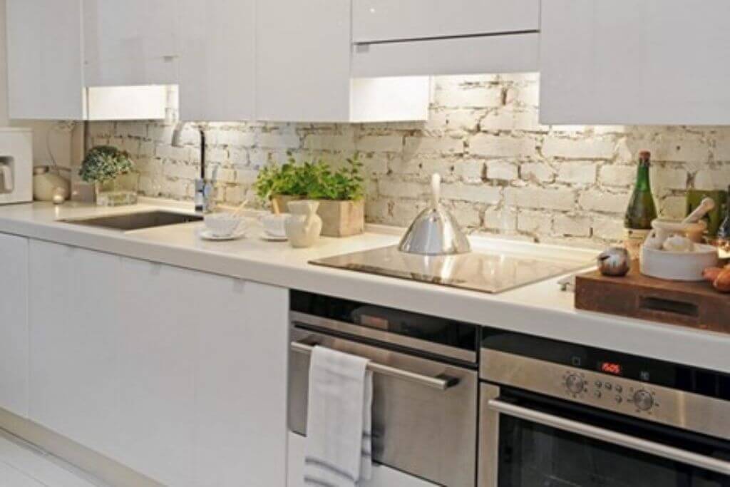 Отделка кухни декоративным камнем (искусственным и натуральным): дизайн интерьера, варианты и сочетания, фото