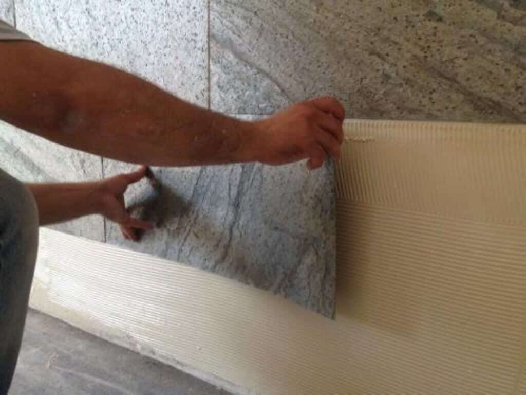 Отделка кухни декоративным камнем (искусственным и натуральным): дизайн интерьера, варианты и сочетания, фото