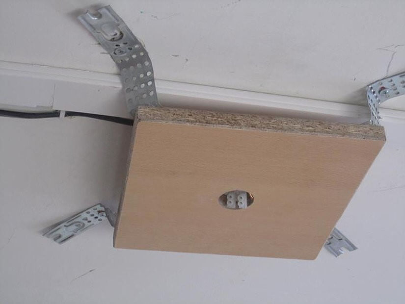 Закладные под натяжной потолок: виды, материалы, нюансы установки