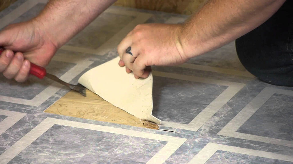 Можно ли ламинат стелить на линолеум, и как правильно положить своими руками?