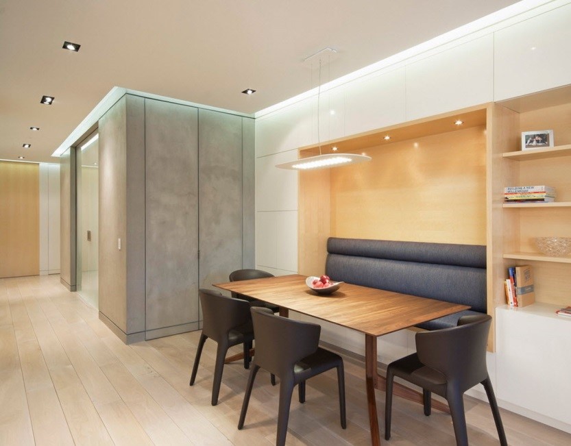 Оформление стены на кухне возле стола: способы и фото удачных идей