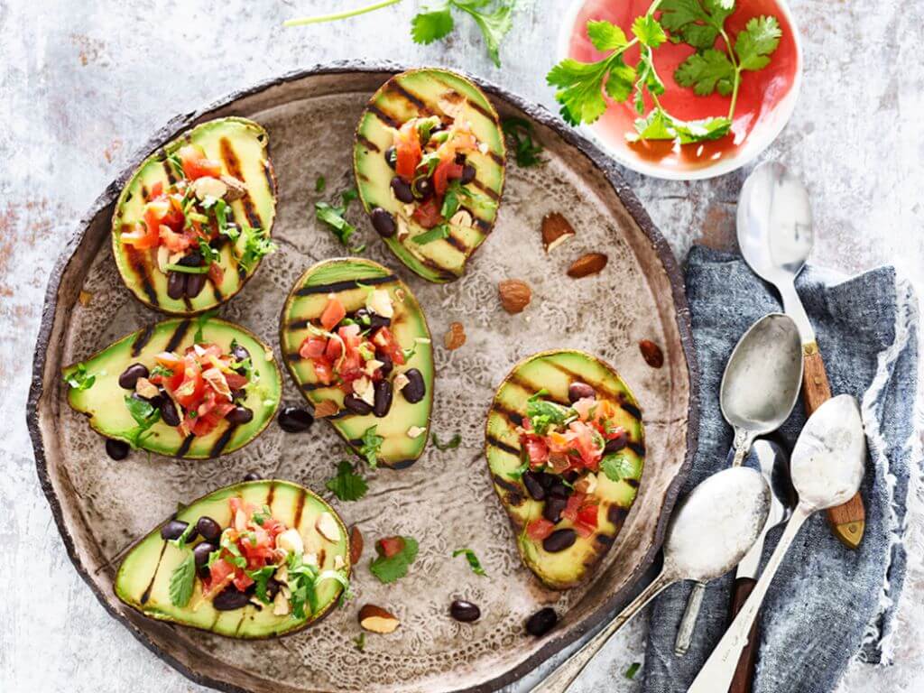 С чем сочетается авокадо в салатах: простые и вкусные рецепты с фото пошагово