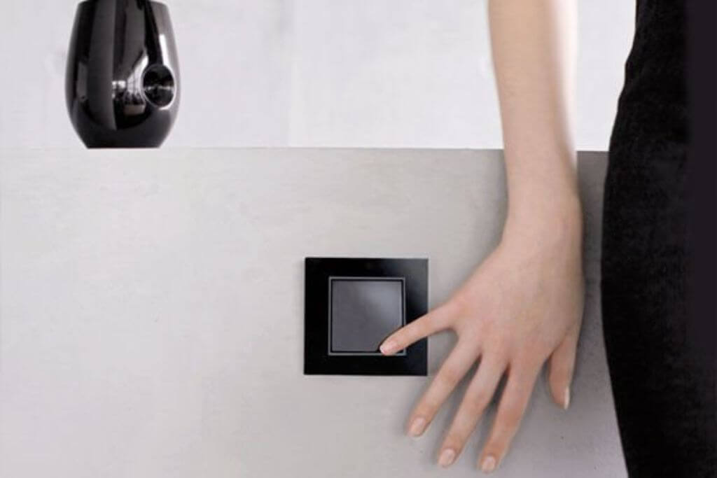 Черные розетки и выключатели в интерьере: советы по подбору и сочетанию