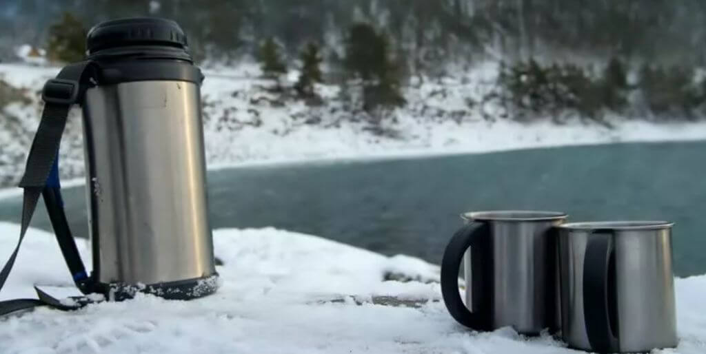 Как открыть термос, если крышку присосало, или она прокручивается?