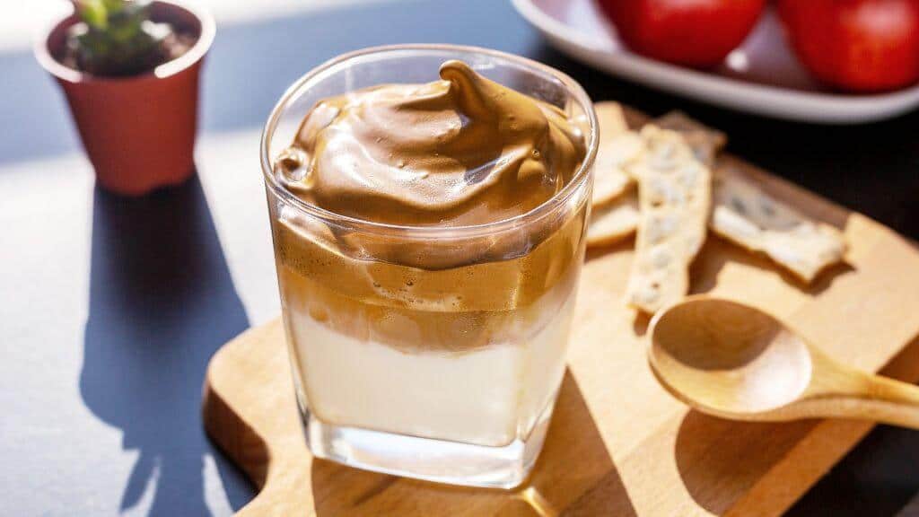 Кофе с пенкой: как сделать правильно и вкусно в домашних условиях в турке, на плите, в блендере, из растворимого