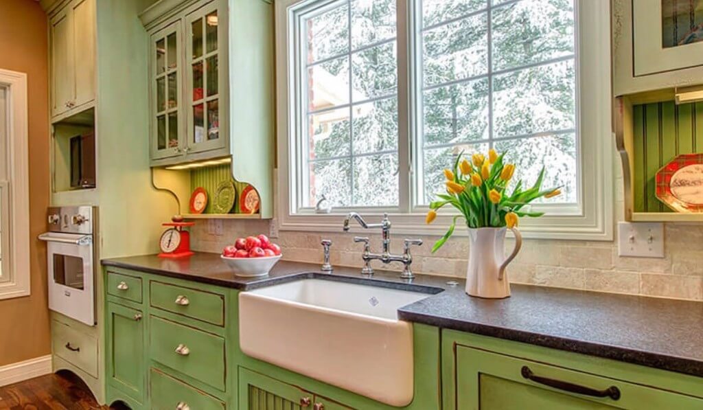 Ближе к природе: дизайн кухни в зеленых тонах