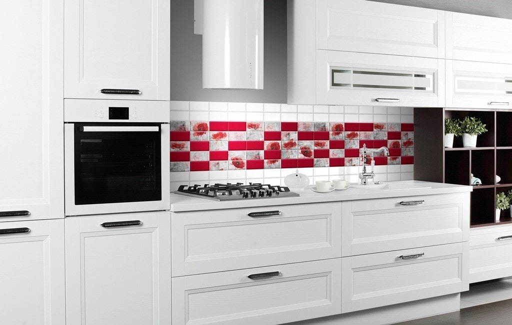 Какой фартук лучше выбрать для белой кухни: 30 вариантов с фото