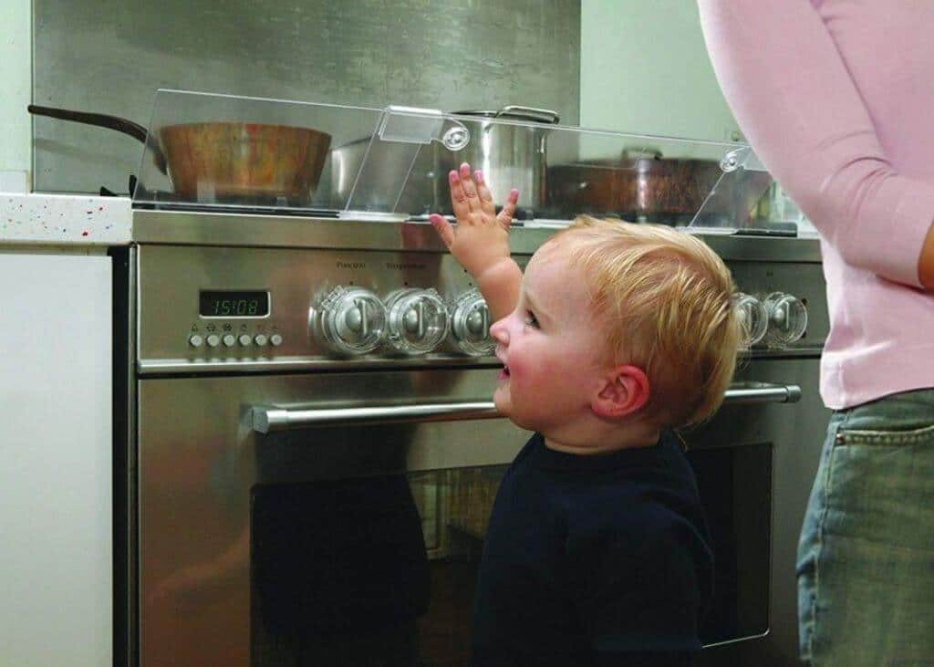 Как сделать кухню безопасной для детей?