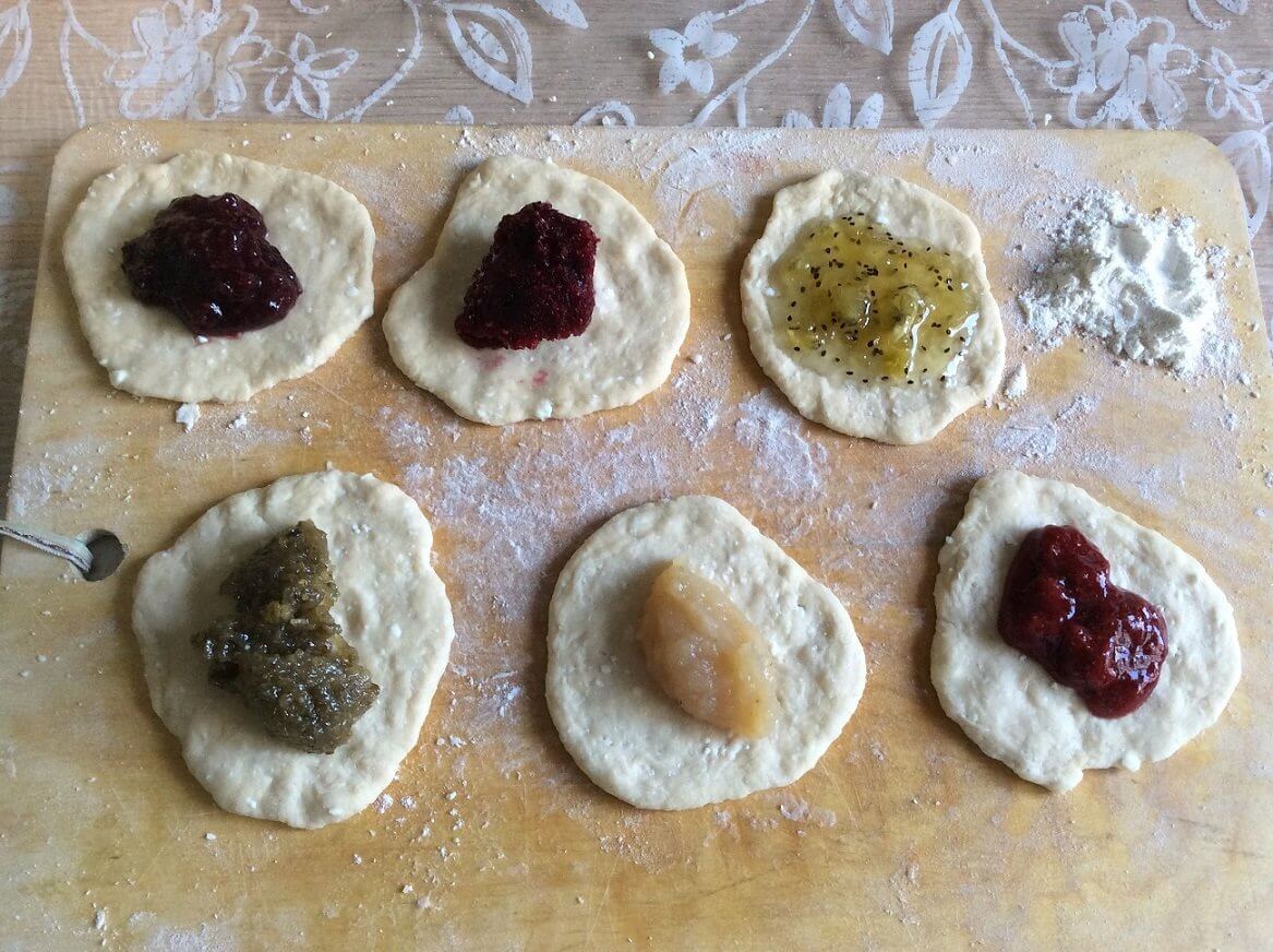 Что делать, чтобы начинка не вытекала из пирожков: 5 секретов