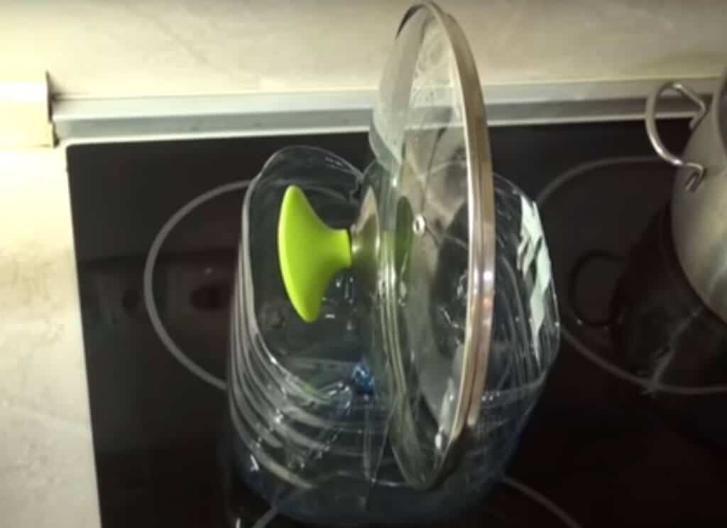 Как хранить крышки от кастрюль на кухне: приспособления своими руками