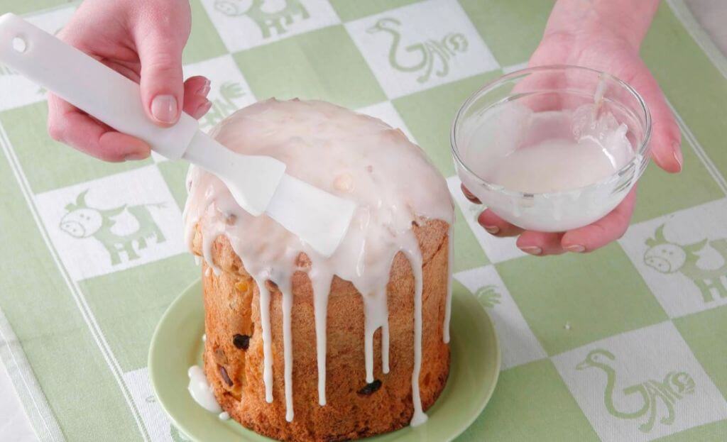 Украшение куличей на Пасху своими руками: 80 фото красивых идей (с посыпкой, изюмом, цветами, гнездами)