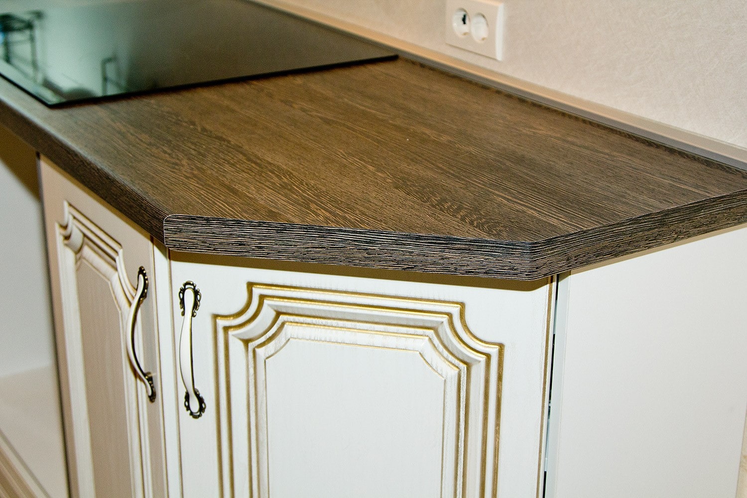 Торец (край) столешницы: виды кромок и планок, как приклеить своими руками