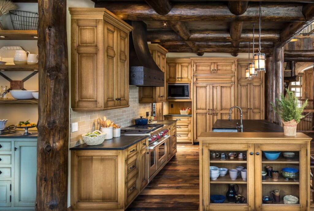 Кухня в стиле шале в загородном доме и квартире