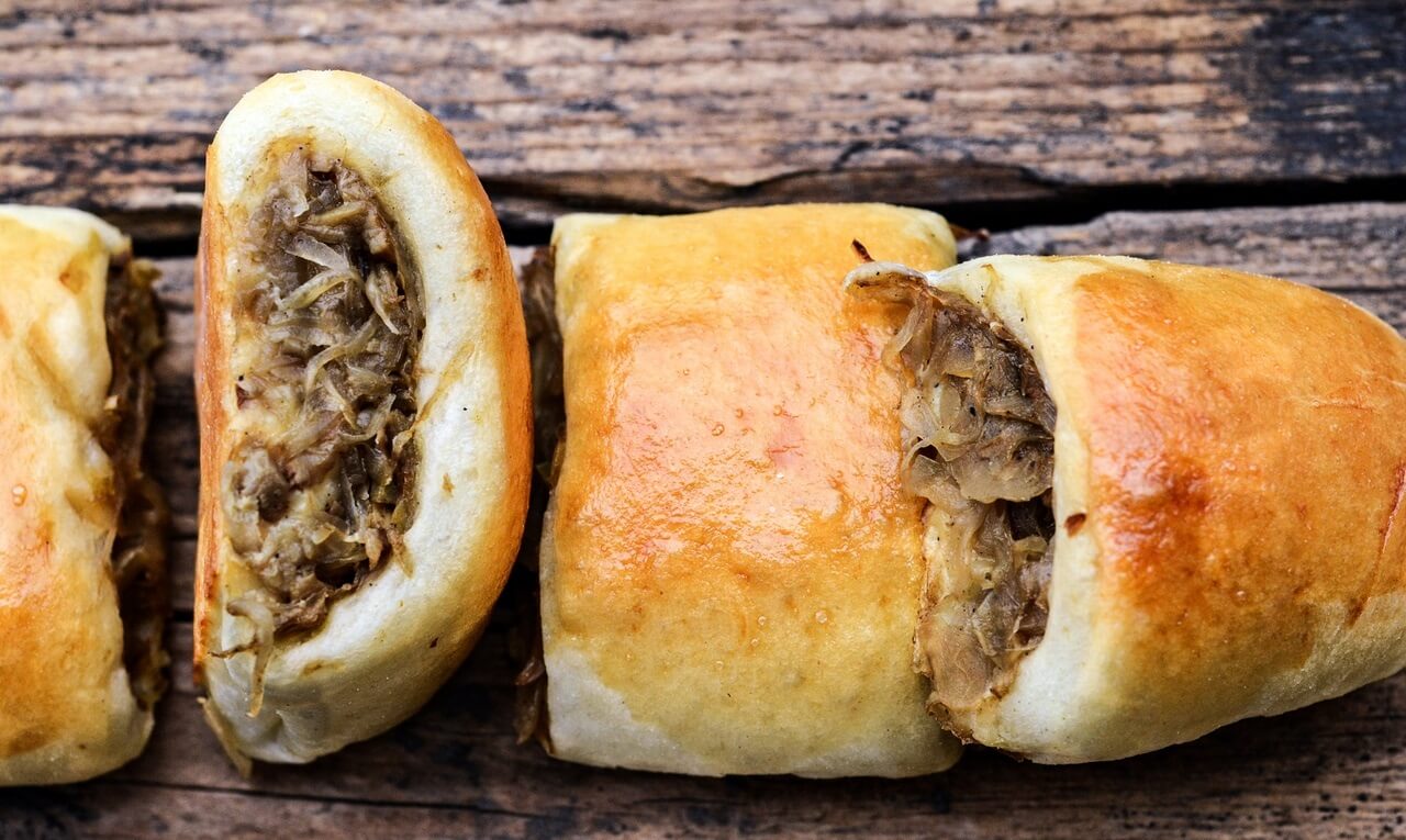 Что делать, чтобы начинка не вытекала из пирожков: 5 секретов