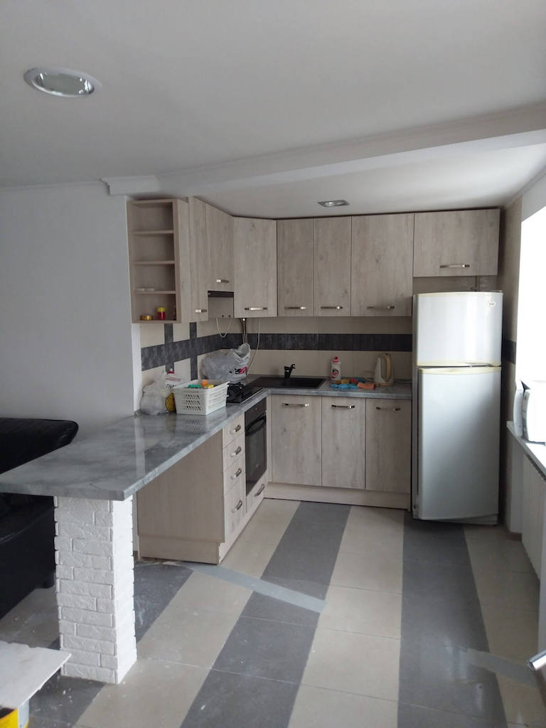 «Строгие линии, четкая геометрия, нейтральные цвета — моя кухня безупречна»