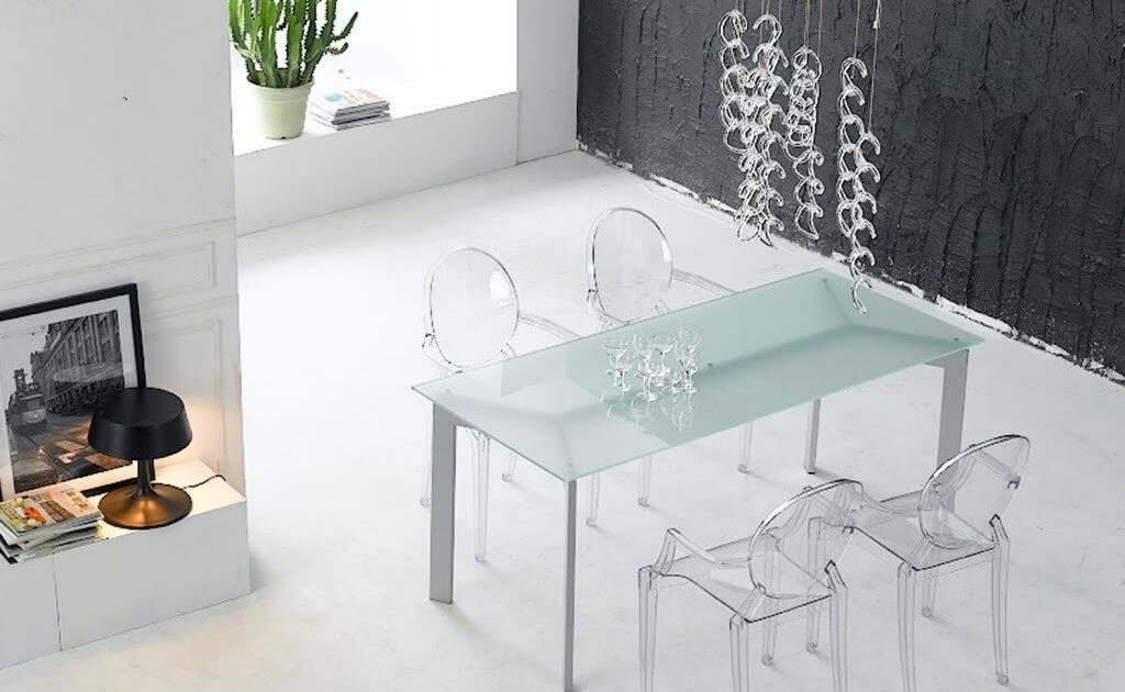 Прозрачные стулья в интерьере кухни: пластиковые, стеклянные (+40 фото)