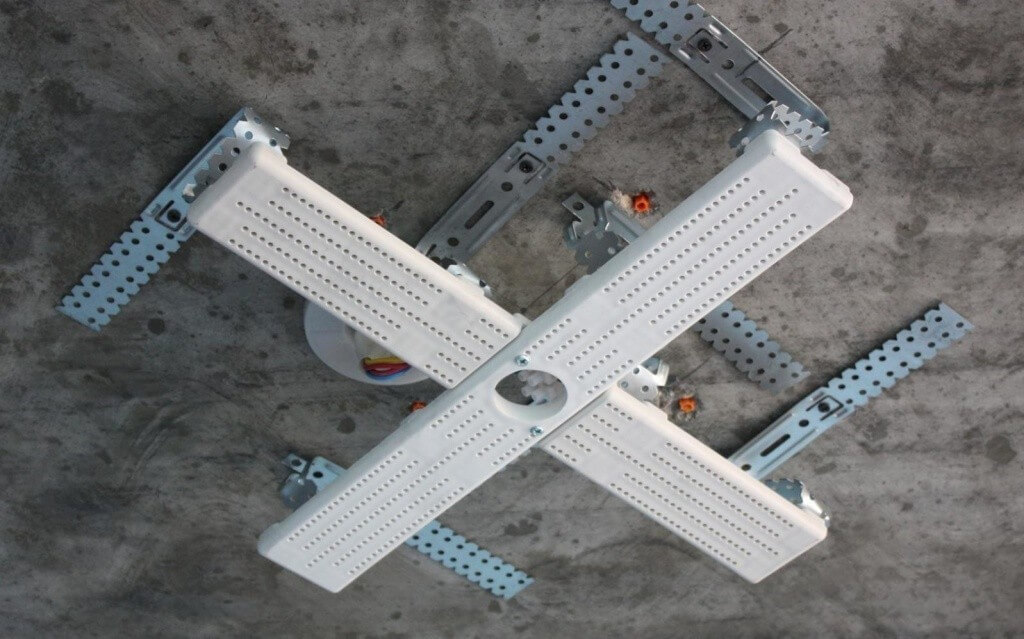 Закладные под натяжной потолок: виды, материалы, нюансы установки