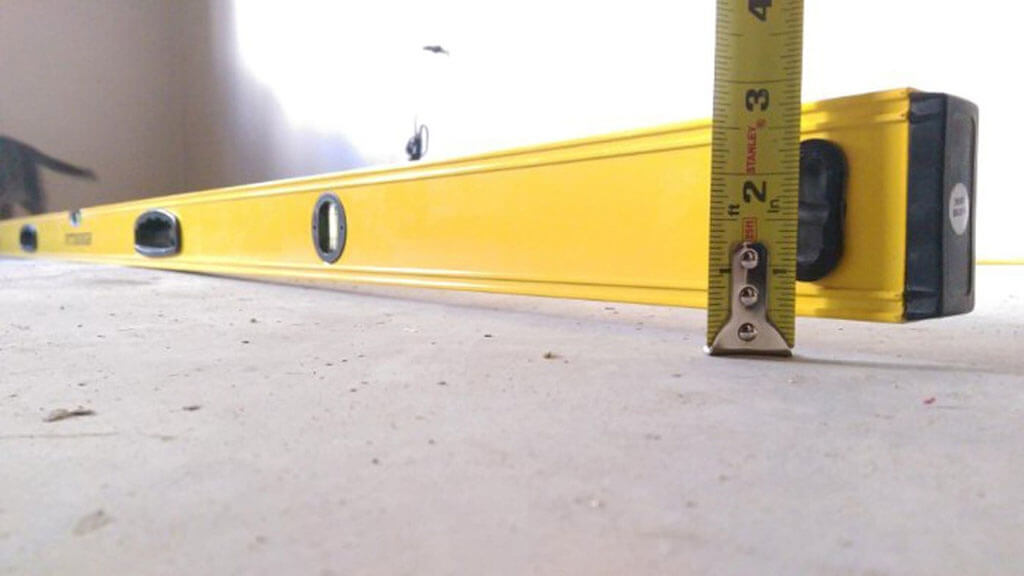 Можно ли ламинат стелить на линолеум, и как правильно положить своими руками?