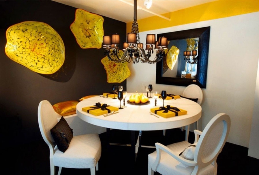 Оформление стены на кухне возле стола: способы и фото удачных идей