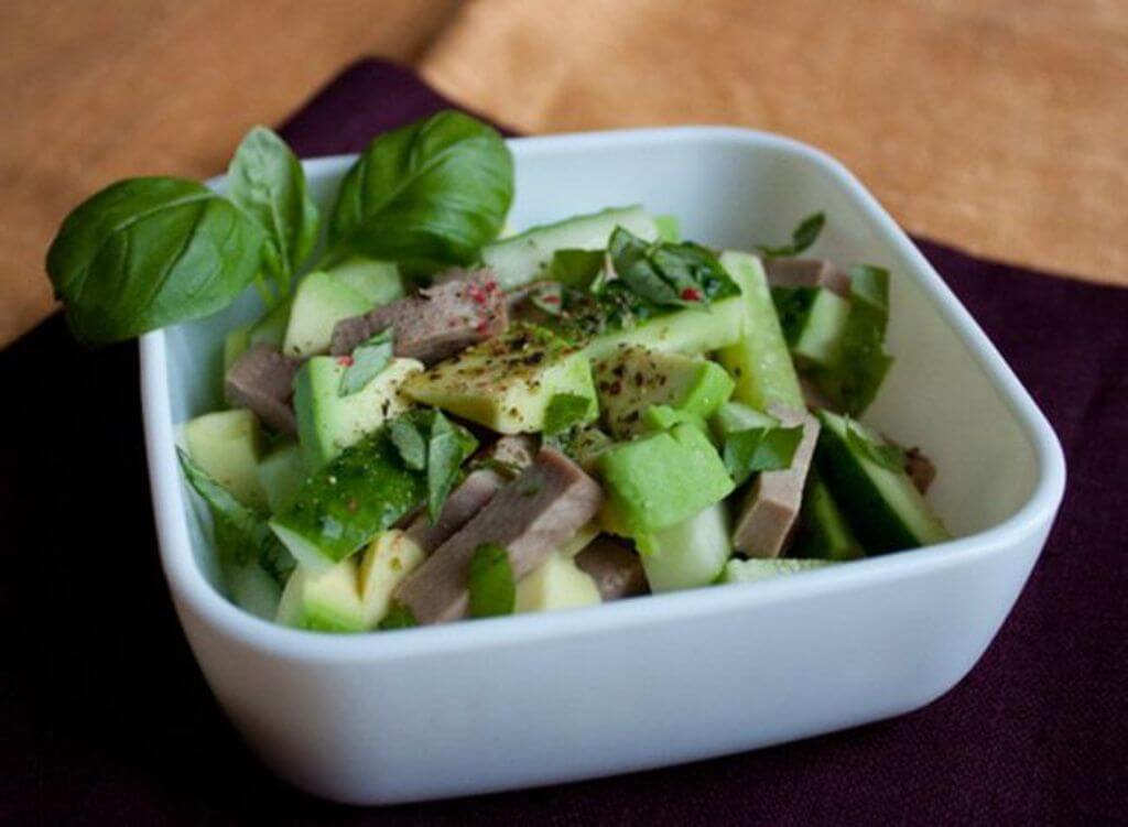 С чем сочетается авокадо в салатах: простые и вкусные рецепты с фото пошагово