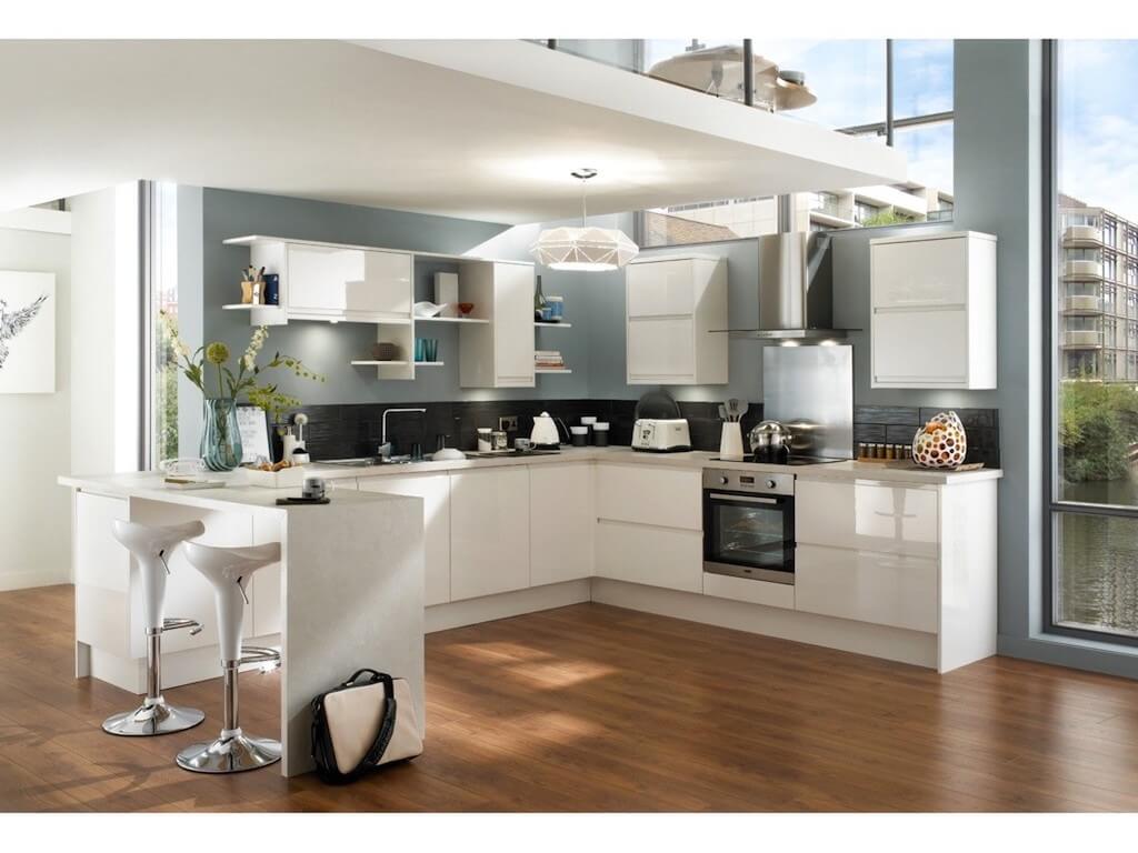 Угловая кухня с барной стойкой: выбор мебели, планировка и дизайн