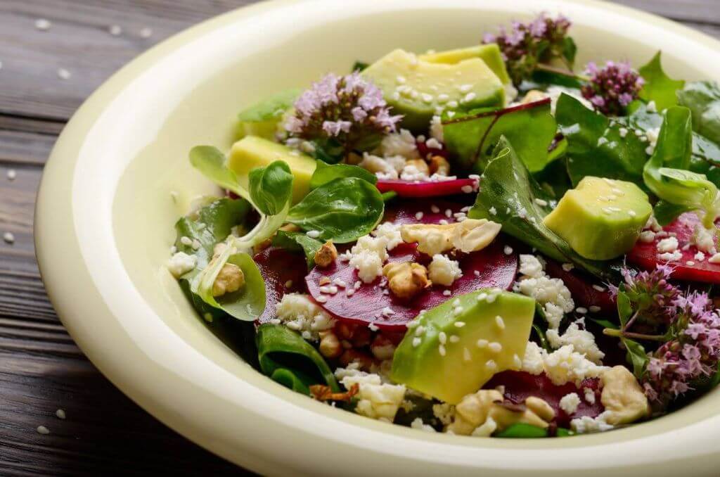 С чем сочетается авокадо в салатах: простые и вкусные рецепты с фото пошагово