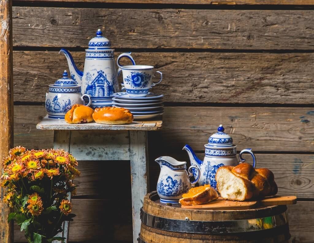 Дизайн кухни в стиле гжель в квартире и частном доме (114 фото интерьеров)