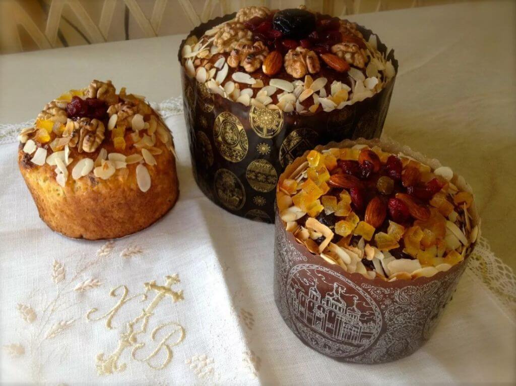 Украшение куличей на Пасху своими руками: 80 фото красивых идей (с посыпкой, изюмом, цветами, гнездами)