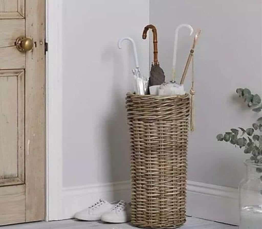 Что поставить в вазу, кроме цветов: 35 идей с фото в интерьере