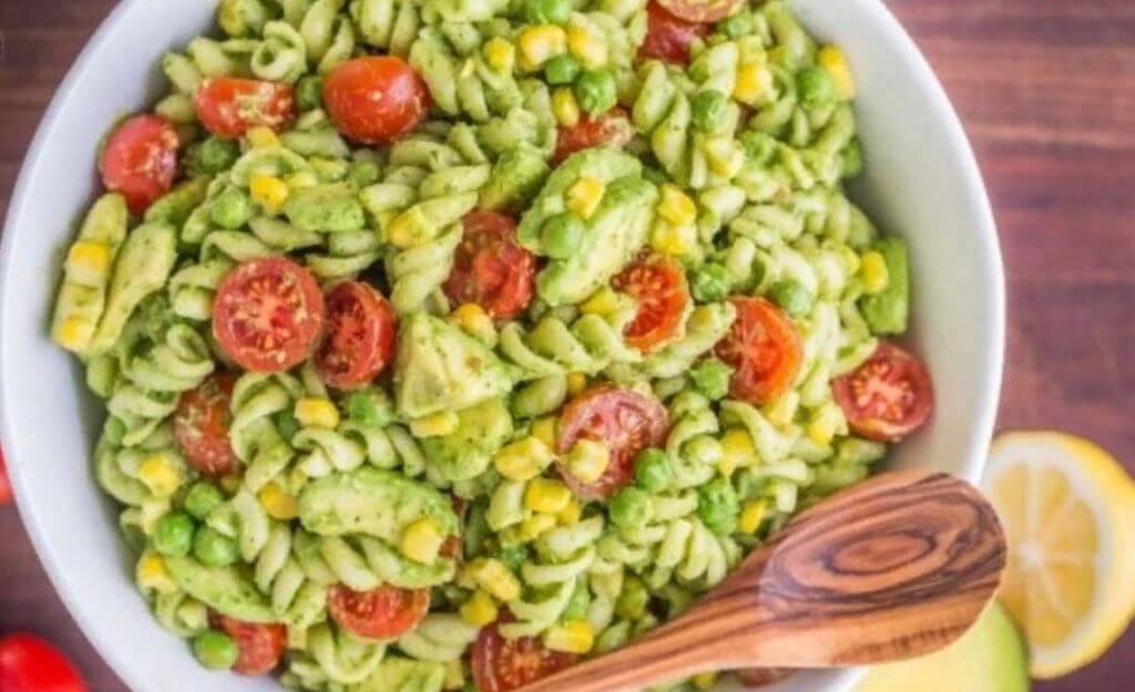 С чем сочетается авокадо в салатах: простые и вкусные рецепты с фото пошагово